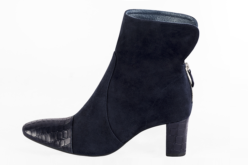 Navy blue women's ankle boots with a zip at the back. Round toe. Medium block heels. Profile view - Florence KOOIJMAN
